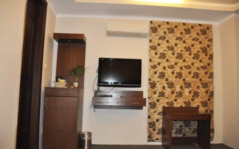 TG Rooms Airport Zone 1, New Delhi 5